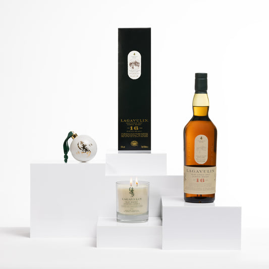 Lagavulin 16 Jahre Single Malt Scotch Whisky, 70cl & Lagavulin Weihnachtskugel & Lagavulin Islay Kerze